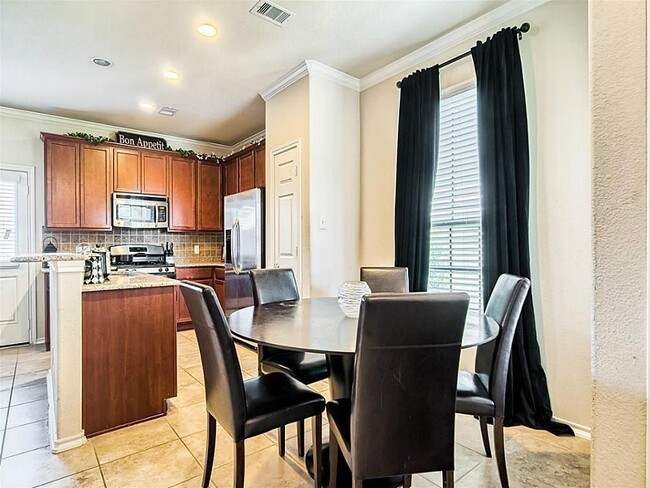 Foto del edificio - 6415 Calgary Woods Ln