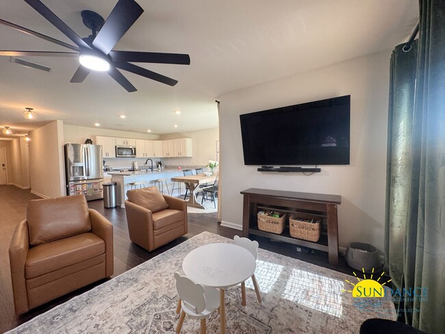 Building Photo - Stunning 4 Bedroom home in the sought-afte...