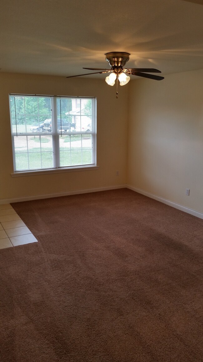 Building Photo - 3402 Zinnia Dr