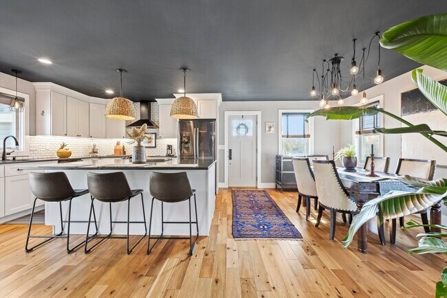 Building Photo - 119 Sycamore St