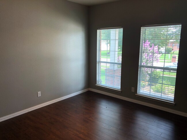 Foto del edificio - Roomy 4 bedroom 2.5 bath in Waxahachie!!