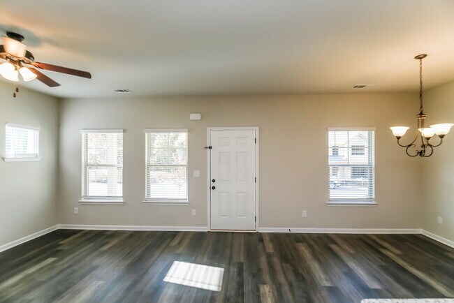 Building Photo - 140 Magnaview Dr