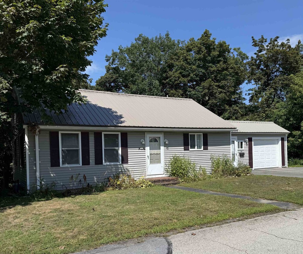 Primary Photo - 180 Kenney St