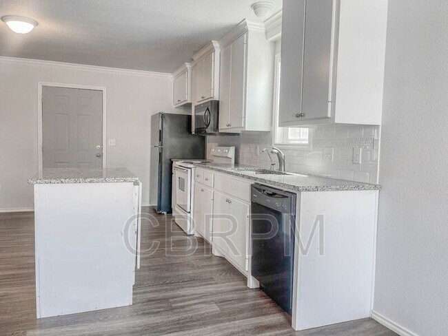 Foto del edificio - 2705 Cornell St