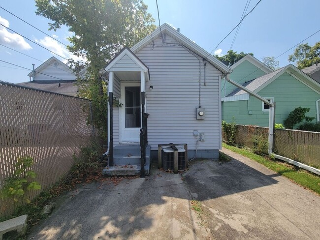 Building Photo - 622 Ross Ave
