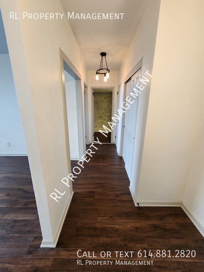 Building Photo - Luxury condo with 1 bedroom and 1 bathroom...