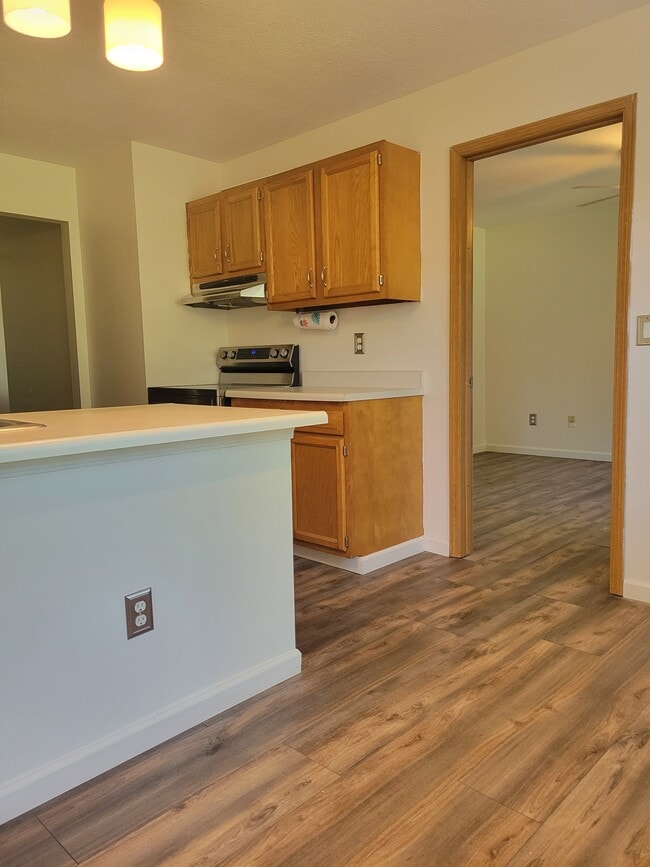 Building Photo - 950 Troy Ct