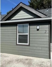 Building Photo - 3440 S Hwy 101