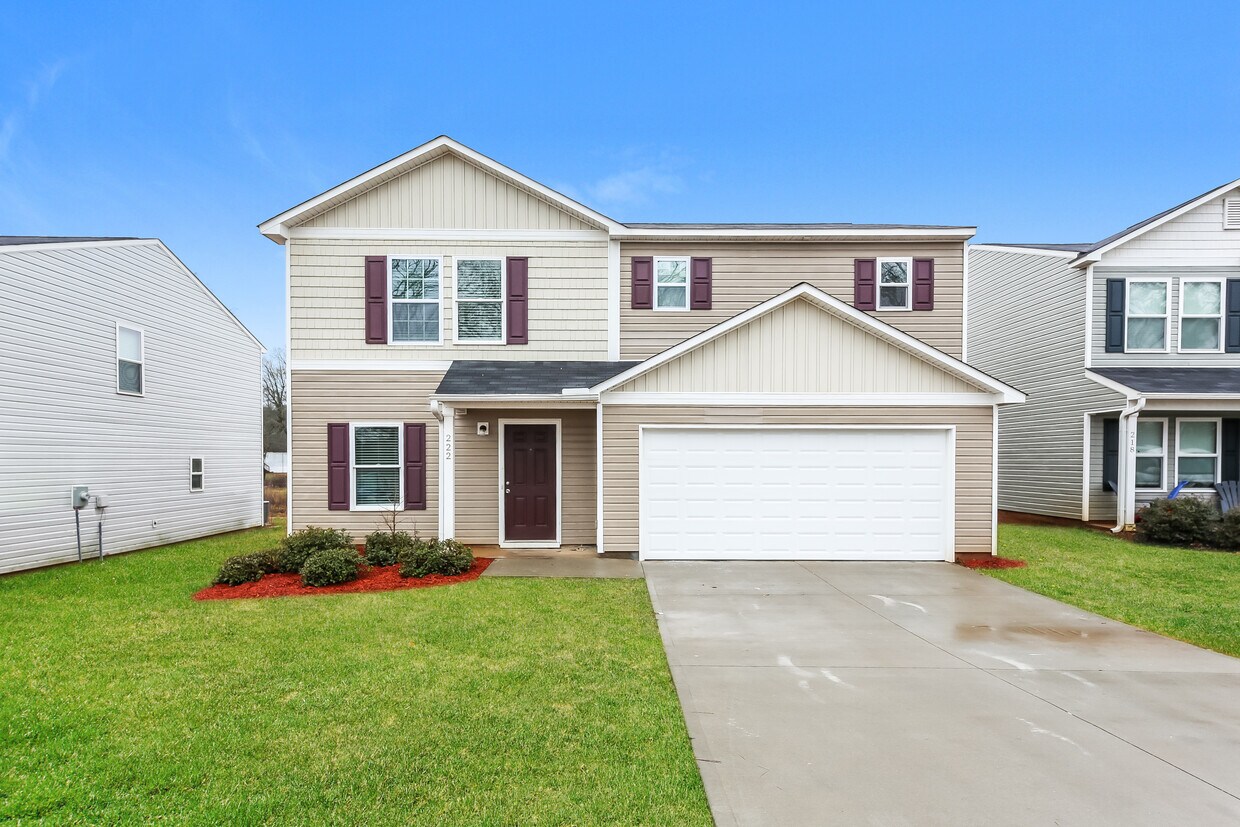 Primary Photo - 222 Wadsworth Rd, Spartanburg, SC
