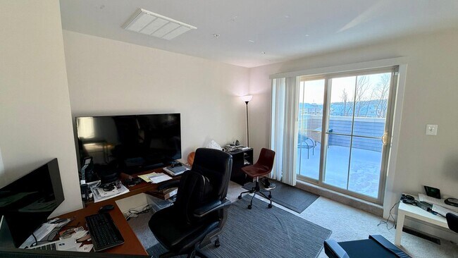 Foto del edificio - 6032 Goshawk St