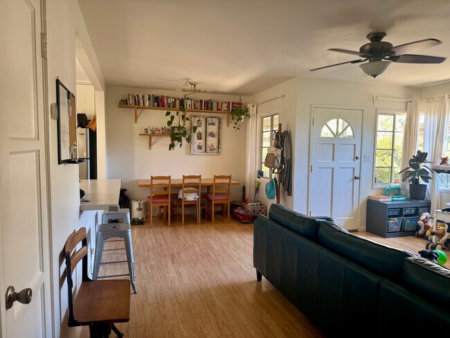 Foto del edificio - 7817 Shady Cove Ave