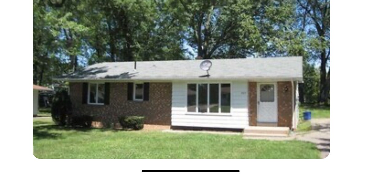 Primary Photo - 3305 Amherst Rd