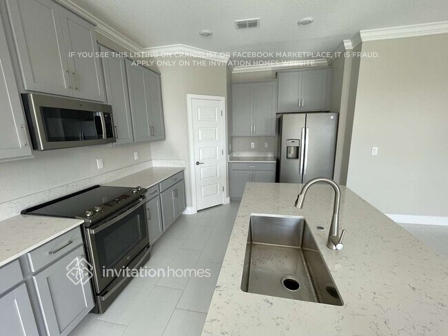 Building Photo - 9808 Little Bluestem Dr