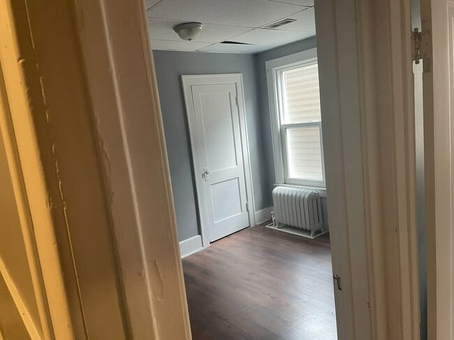 Building Photo - 863 Marentette Av