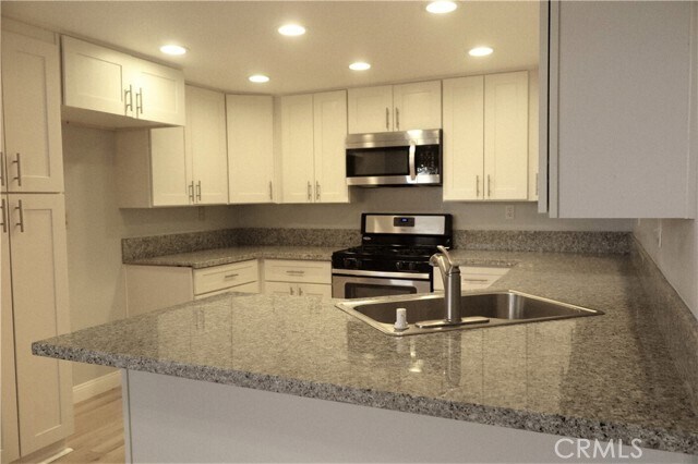Building Photo - 26242 Fern Glen
