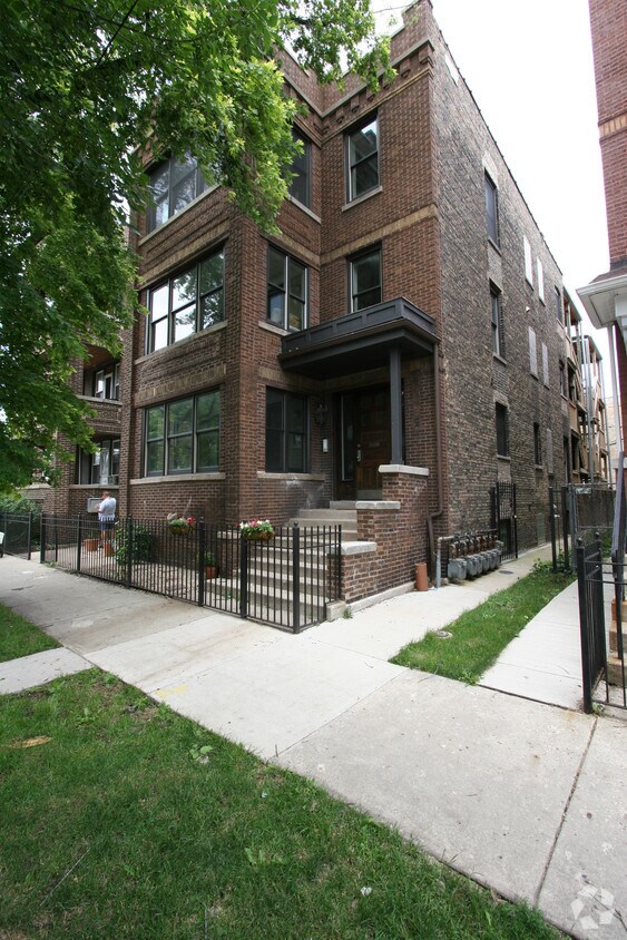 Building Photo - 2736 W Cortland St