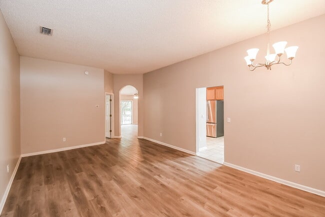 Building Photo - 2621 Fernleaf Dr