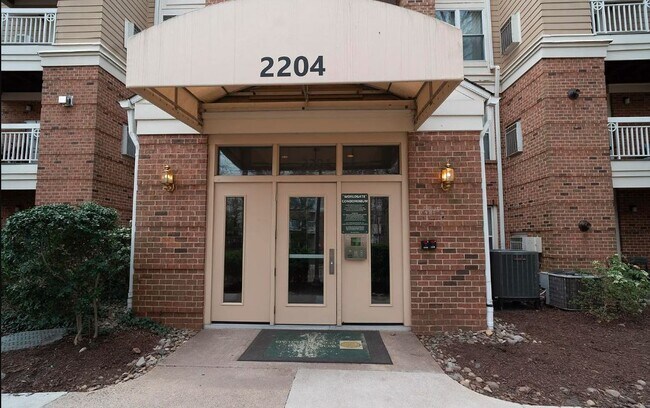 Foto del edificio - 2204 Westcourt Ln