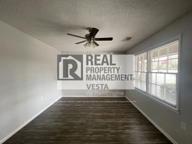 Foto del edificio - 406 Russell Pkwy