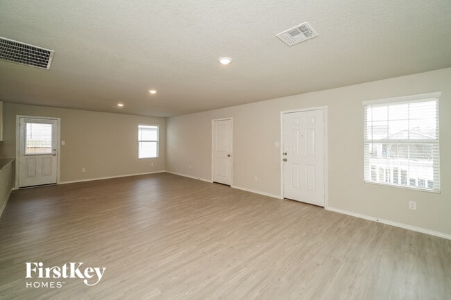 Building Photo - 10767 Prusiner Dr