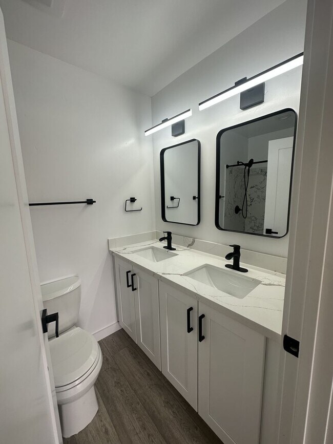 Foto del edificio - Renovated 2-Bedroom Haven for Rent!