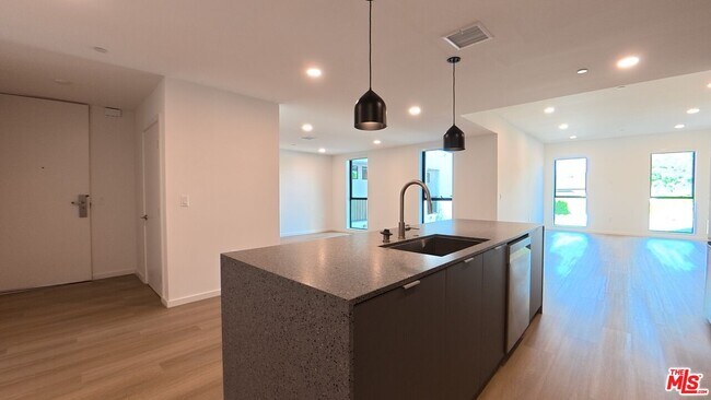Foto del edificio - 5119 Colfax Ave