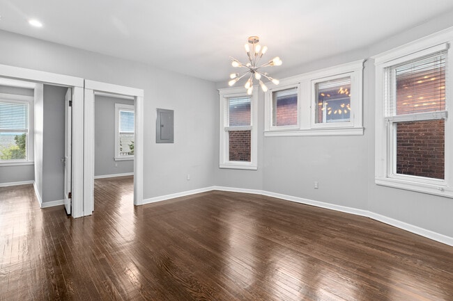 Building Photo - 310 Hendrie St