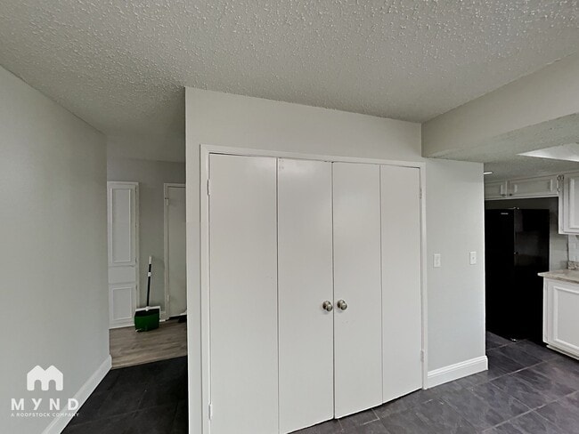 Foto del edificio - 1303 Hillsdale Dr