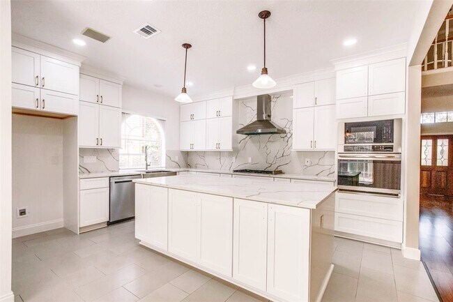 Building Photo - 3214 Richland Dr