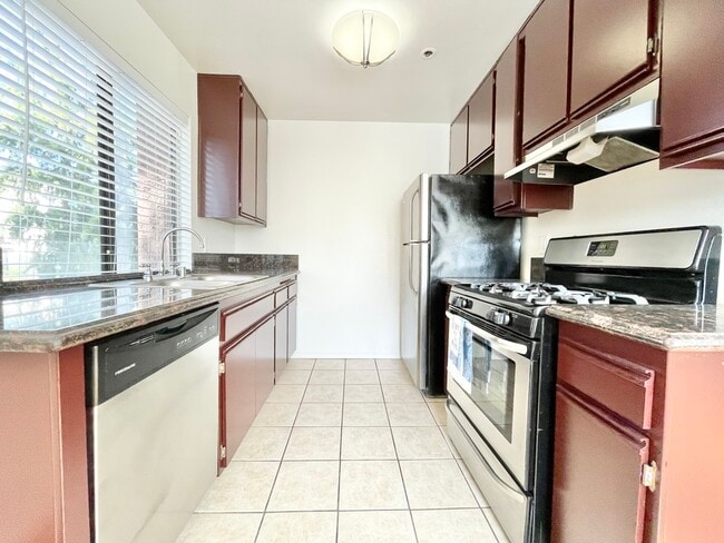 Building Photo - Clark Drive Apartments