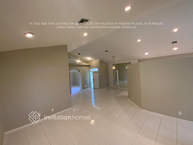 Foto del edificio - 10213 Lexington Lakes Blvd N