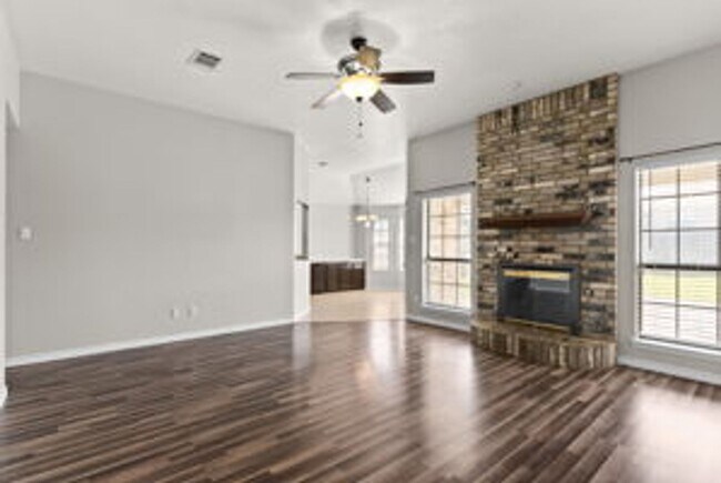 Building Photo - 4801 Norton Dr