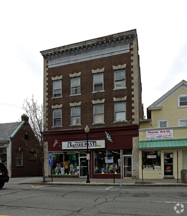 Building Photo - 137-139 Morris St