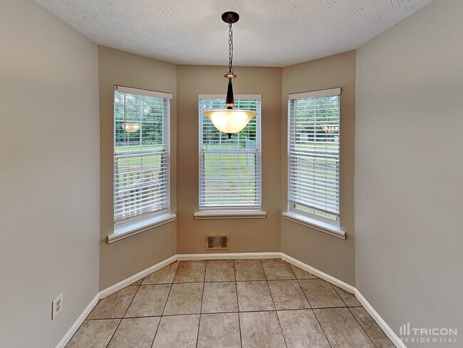 Foto del edificio - 175 White Pines Dr