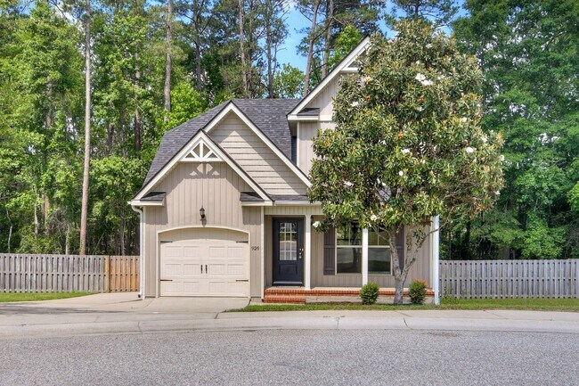 Foto del edificio - 3 Bedroom 2.5 Bath - Over Half Acre Lot!