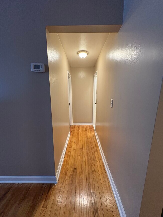 Building Photo - Lahser Manor