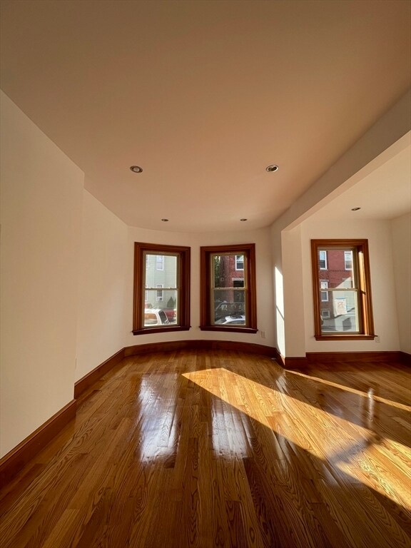 Building Photo - 43 Saxton St