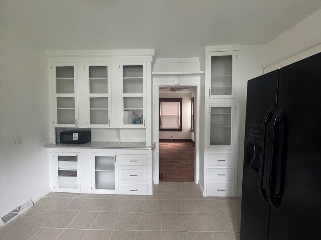 Foto del edificio - 308 Mersereau Ave