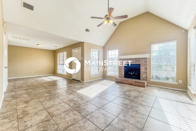 Building Photo - 4 Bedroom Pet-Friendly Home in Rowlett, TX with Main Street Renewal