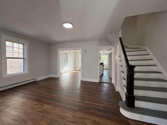 Building Photo - 898 Myrtle Ave