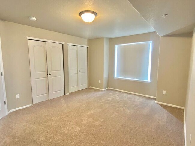 Foto del edificio - West Greeley Spacious Townhome!