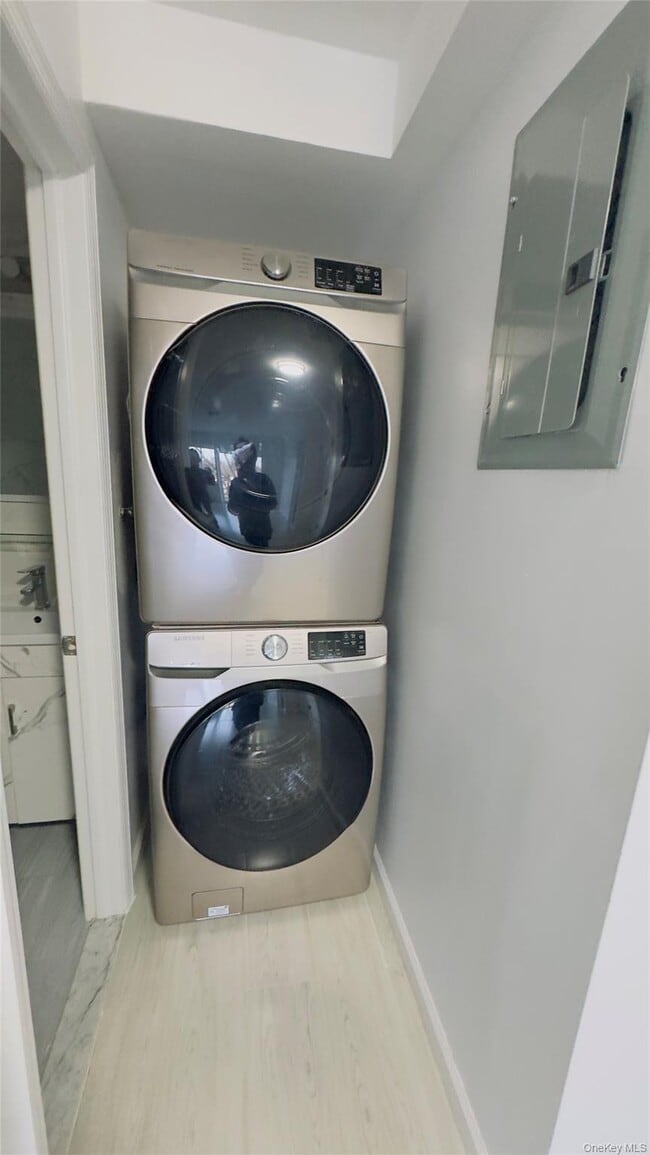 Building Photo - 31-22 60th St