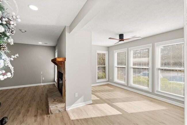 Building Photo - 4408 Lake Pointe Cir