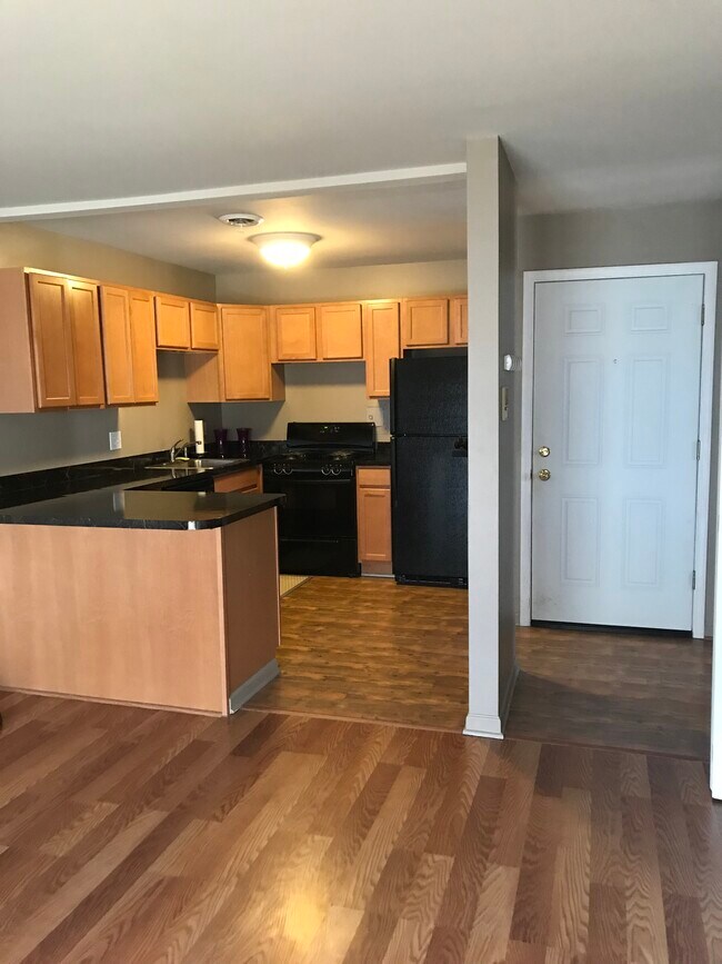 4715 Coolidge Hwy Unit 8, Royal Oak, MI 48073 Condo for Rent in