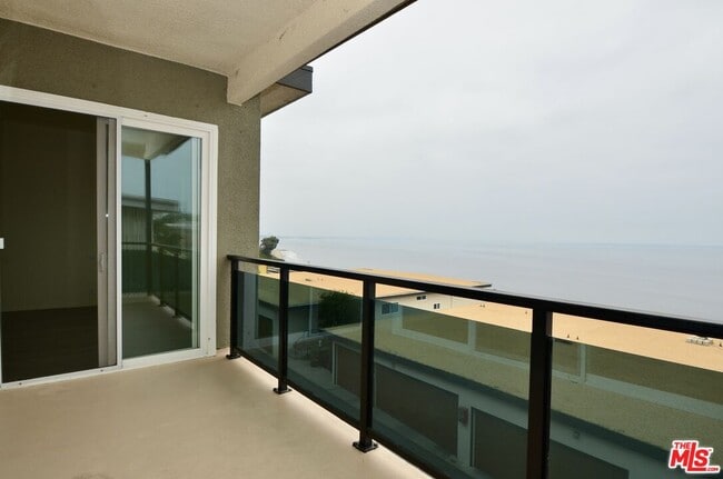 Foto del edificio - 18069 Coastline Dr