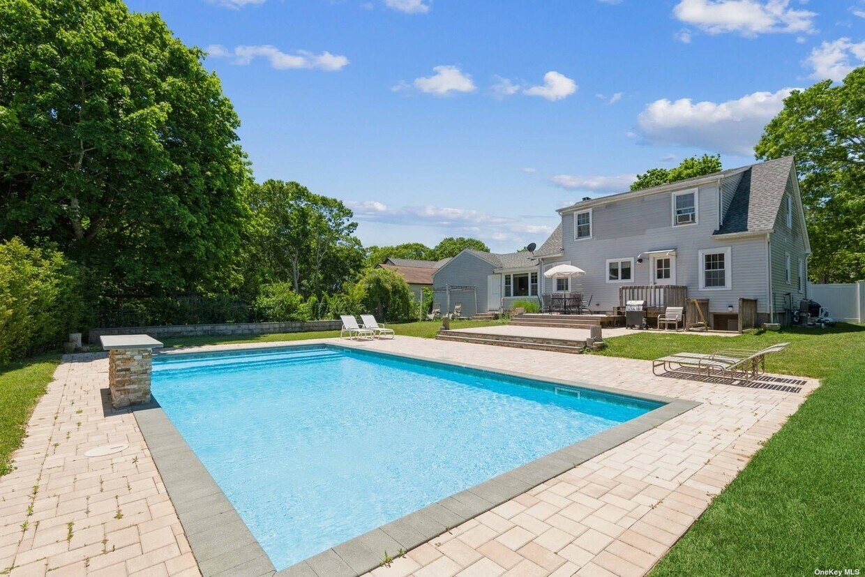 Primary Photo - 33 Gravel Hill Rd