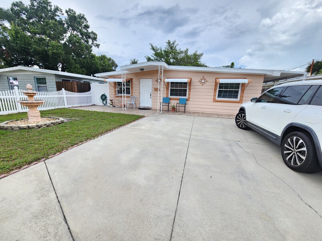 Primary Photo - 813 64th Ave N
