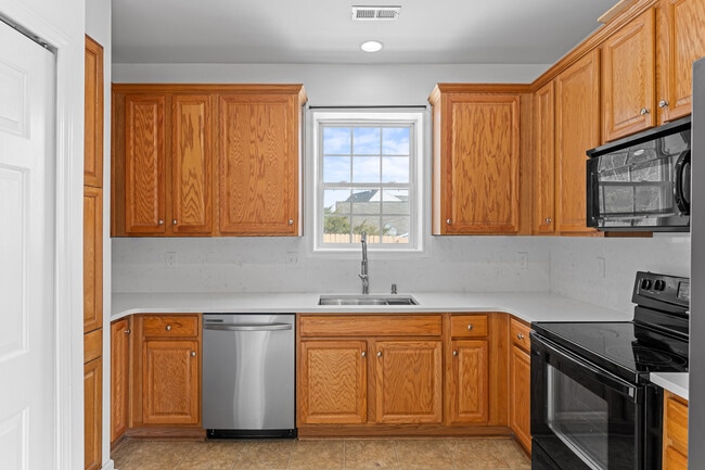 Building Photo - 4 Maravista Ave