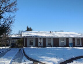 Building Photo - 29-30 Manor Dr