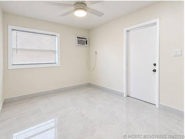 Foto del edificio - 930 NE 52nd Ct